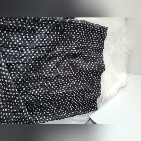 Black and White Polka Dot Wide-Leg Pants, Size Medium ( Stretch To 30) - Picture 6 of 7